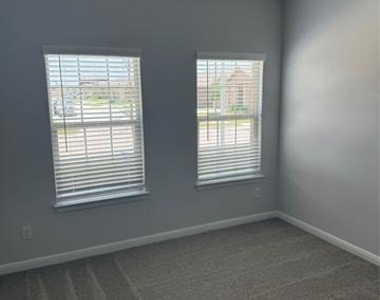 9620 Springmill - Photo Thumbnail 7