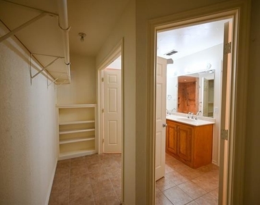 2951 N Trinity Street - Photo Thumbnail 17