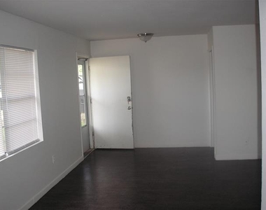 1224 N 66th - Photo Thumbnail 3