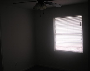 1224 N 66th - Photo Thumbnail 8