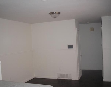 1224 N 66th - Photo Thumbnail 4