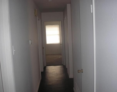 1224 N 66th - Photo Thumbnail 5