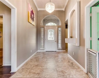 521 Brazos Street - Photo Thumbnail 2