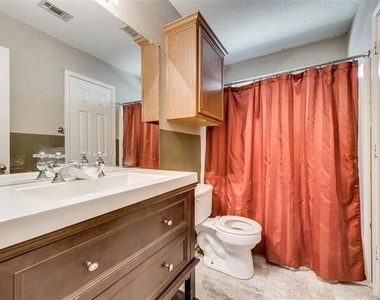 521 Brazos Street - Photo Thumbnail 9