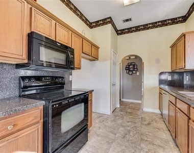 521 Brazos Street - Photo Thumbnail 5