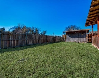 521 Brazos Street - Photo Thumbnail 11