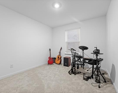 1204 Nuevo Rancho Lane - Photo Thumbnail 15