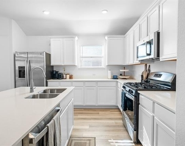 1204 Nuevo Rancho Lane - Photo Thumbnail 9