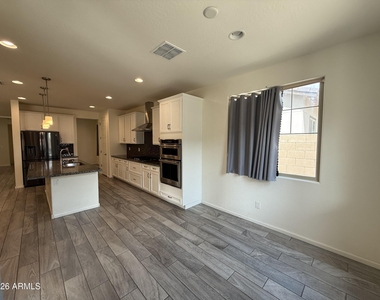 263 E Lantana Drive - Photo Thumbnail 11