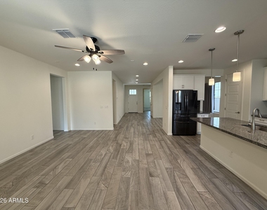 263 E Lantana Drive - Photo Thumbnail 16