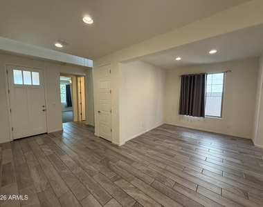 263 E Lantana Drive - Photo Thumbnail 7