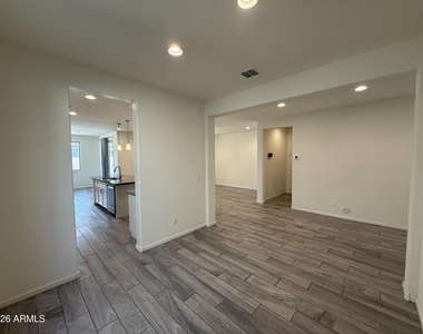 263 E Lantana Drive - Photo Thumbnail 9
