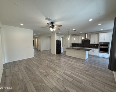 263 E Lantana Drive - Photo Thumbnail 12