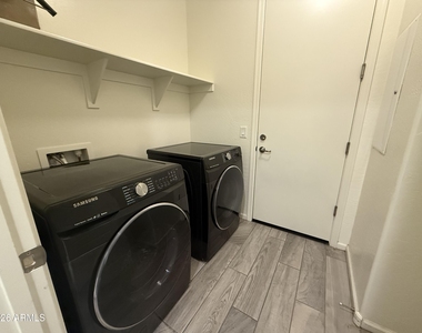 263 E Lantana Drive - Photo Thumbnail 15