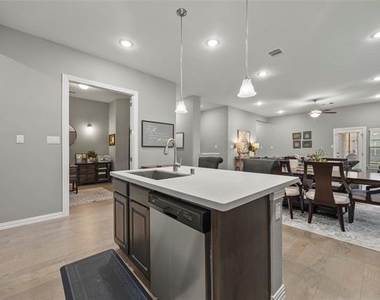 2532 Governors Boulevard - Photo Thumbnail 4