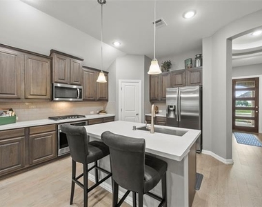 2532 Governors Boulevard - Photo Thumbnail 2