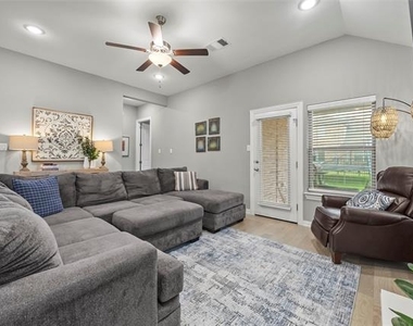 2532 Governors Boulevard - Photo Thumbnail 9