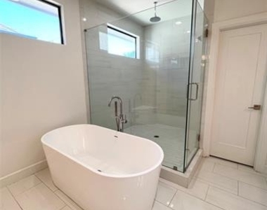4325 Glenwick Lane - Photo Thumbnail 8