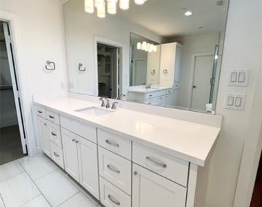 4325 Glenwick Lane - Photo Thumbnail 7