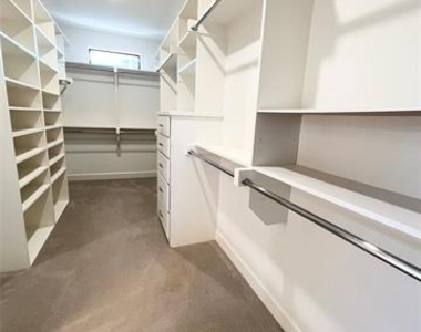 4325 Glenwick Lane - Photo Thumbnail 9