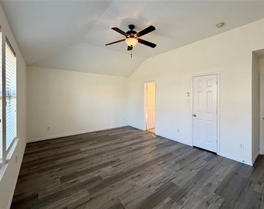 211 Parakeet Drive - Photo Thumbnail 8