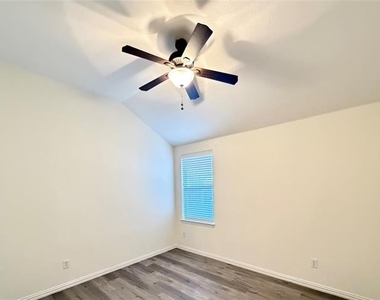 211 Parakeet Drive - Photo Thumbnail 12