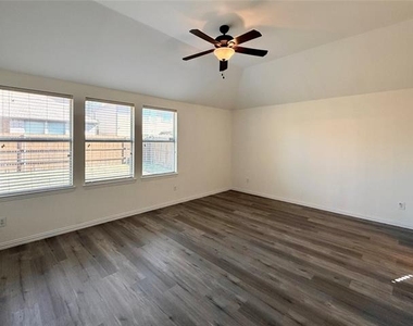 211 Parakeet Drive - Photo Thumbnail 7