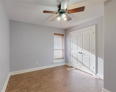 9100 Berkshire Drive - Photo Thumbnail 14