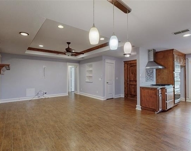 9100 Berkshire Drive - Photo Thumbnail 4