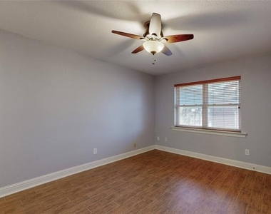 9100 Berkshire Drive - Photo Thumbnail 23