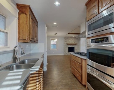 9100 Berkshire Drive - Photo Thumbnail 7