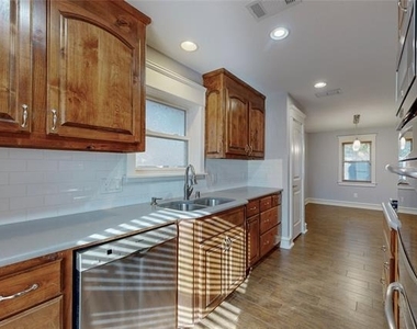 9100 Berkshire Drive - Photo Thumbnail 8