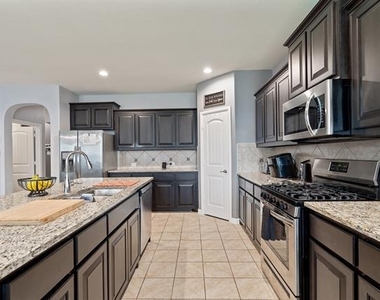 9124 Golden Hollow Lane - Photo Thumbnail 7