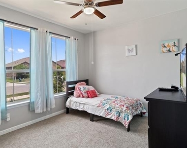 9124 Golden Hollow Lane - Photo Thumbnail 10