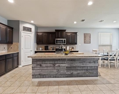 9124 Golden Hollow Lane - Photo Thumbnail 3