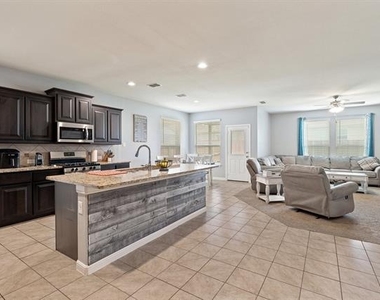 9124 Golden Hollow Lane - Photo Thumbnail 4