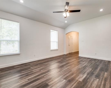 2918 Morgan Drive - Photo Thumbnail 6