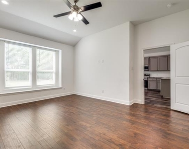 2918 Morgan Drive - Photo Thumbnail 5
