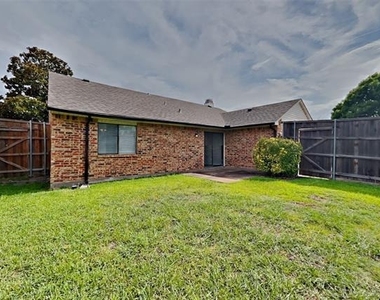 1309 Crestview Drive - Photo Thumbnail 16