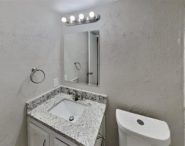 1309 Crestview Drive - Photo Thumbnail 15