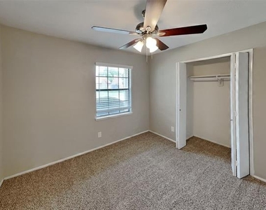 1309 Crestview Drive - Photo Thumbnail 10