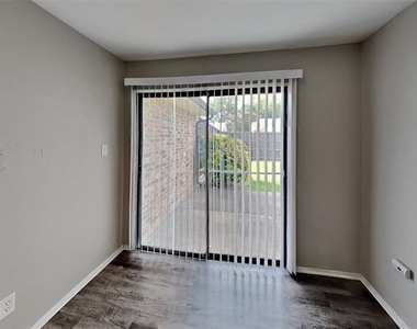 1309 Crestview Drive - Photo Thumbnail 5