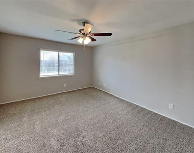 1309 Crestview Drive - Photo Thumbnail 6