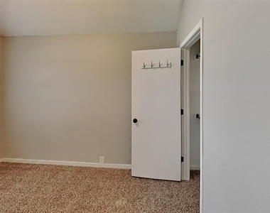 9817 Preston Vineyard Drive - Photo Thumbnail 13