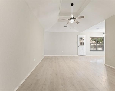 2313 Harvest Glen Court - Photo Thumbnail 10