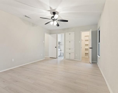 2313 Harvest Glen Court - Photo Thumbnail 13