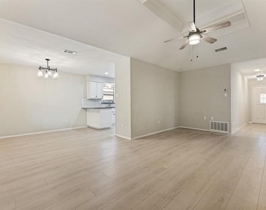2313 Harvest Glen Court - Photo Thumbnail 4