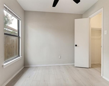 2313 Harvest Glen Court - Photo Thumbnail 17