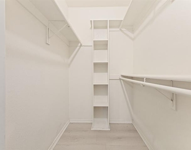 2313 Harvest Glen Court - Photo Thumbnail 14