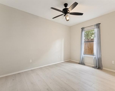 2313 Harvest Glen Court - Photo Thumbnail 11